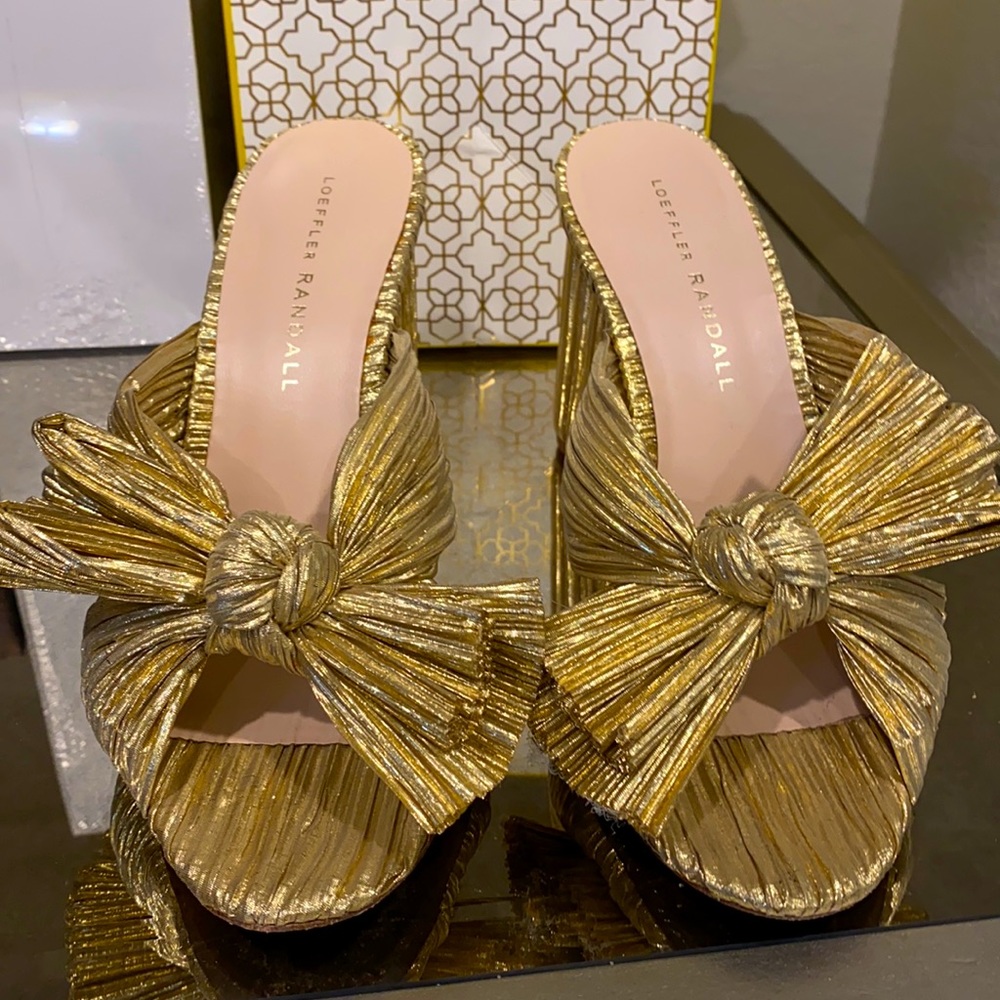 Loeffler Randall
Penny Knotted Metallic Mules